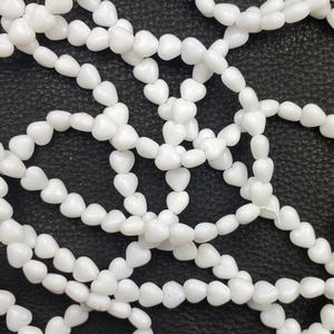 G45-005 - 6mm Hearts - White Opaque