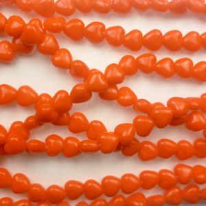 G45-025 - 4mm Hearts - Orange Opaque