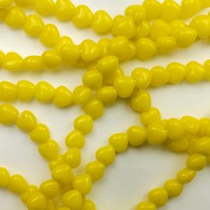 G45-035 - 4mm Hearts - Yellow Opaque