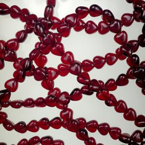 G45-114 - 6mm Hearts - Drk. Red Transparent