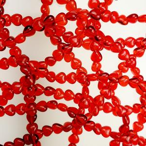 G45-117 - 6mm Hearts - Ruby Transparent