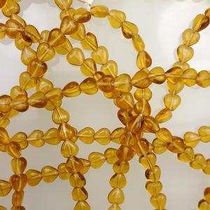G45-194 - 6mm Hearts - Amber Transparent