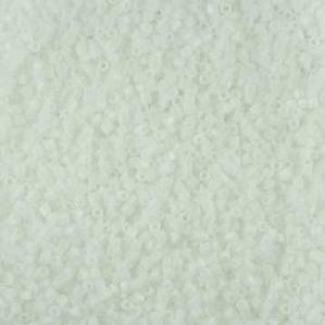 G6-005 15/0 Hex Cut - White Opaque