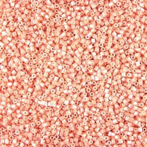 G6-673 15/0 Hex Cut - Light Cheyenne Pink Luster