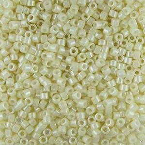 G7D-604 Delica -Ivory Luster (DB203)