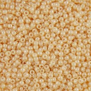 G7J-606  11/0 Seed Eggshell Luster