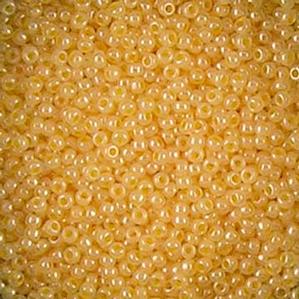 G7J-628  11/0 Seed Pale Apricot Luster