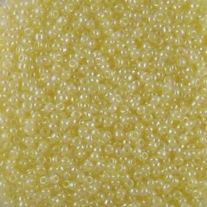 G7J-638  11/0 Seed Pale Yellow Luster