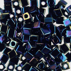 G38-369 4mm Cube DK Blue Iris