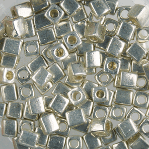 G38-409 4mm Cube Metallic Silver